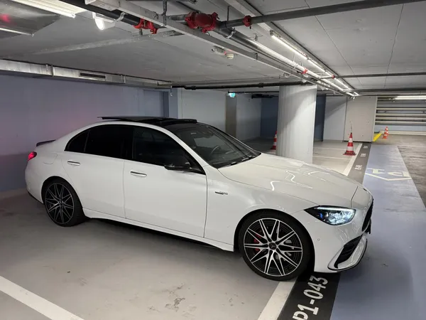 Car image 3