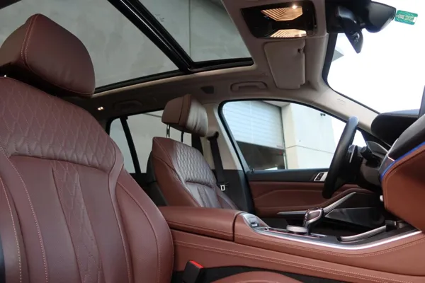 Car image 10