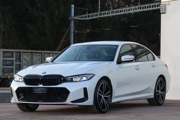 Car image 3