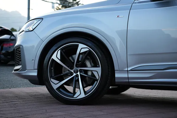 Car image 7