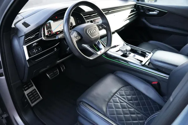 Car image 8