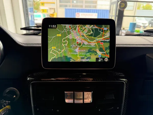 Car image 17