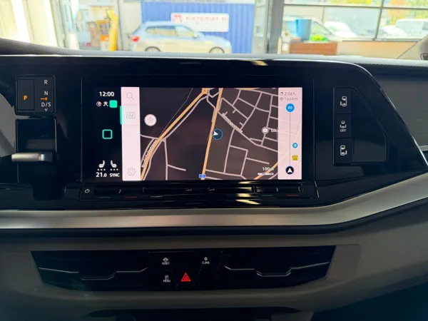 Car image 18