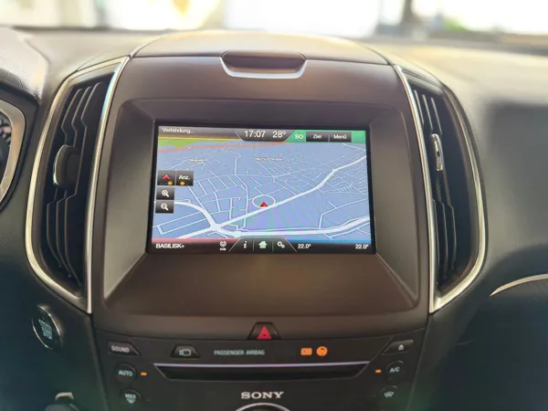Car image 18