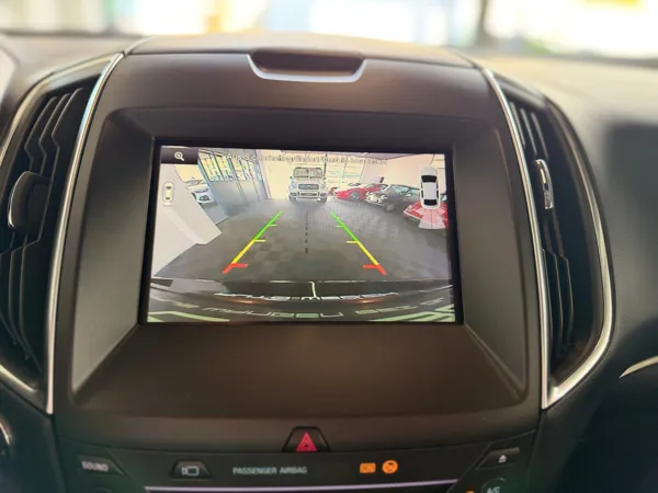 Car image 19