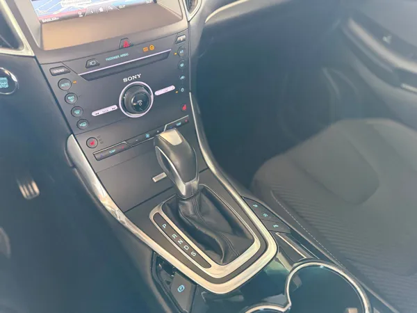 Car image 20