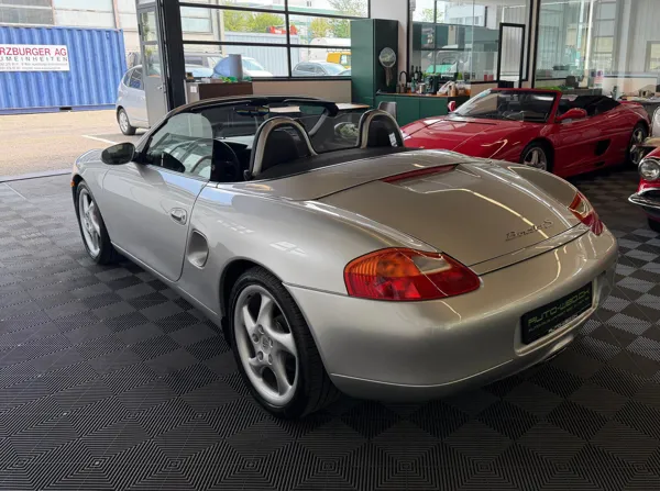 Car image 9
