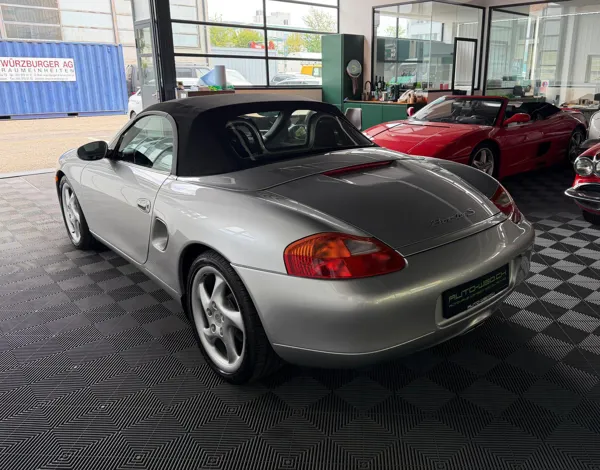 Car image 10