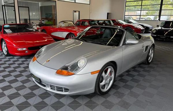 Car image 11