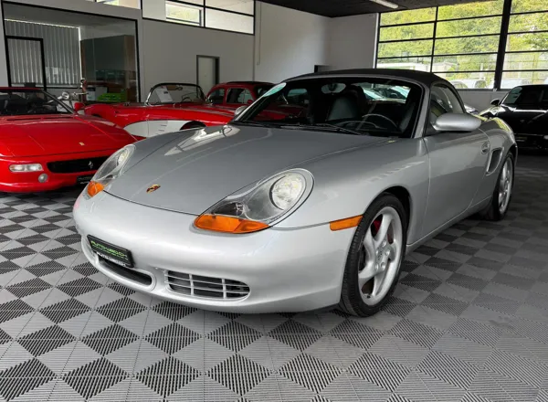 Car image 12
