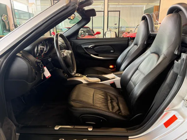 Car image 16
