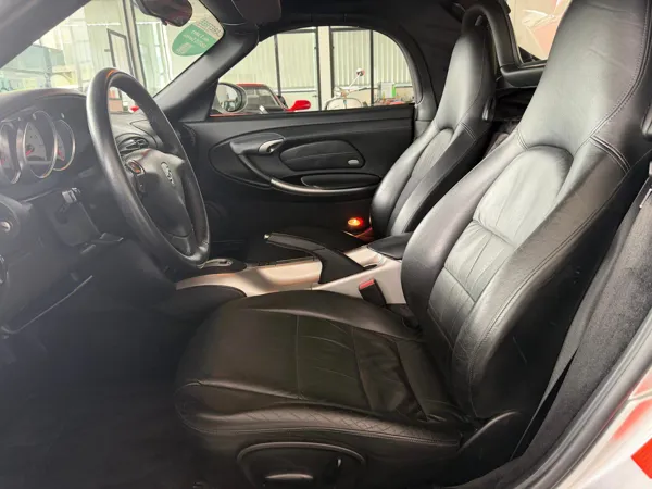 Car image 17