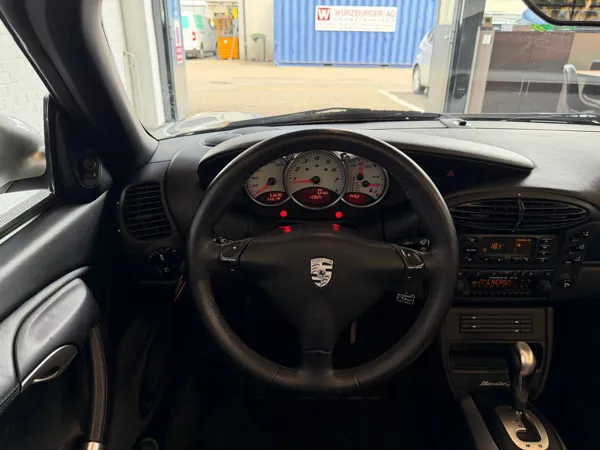 Car image 18
