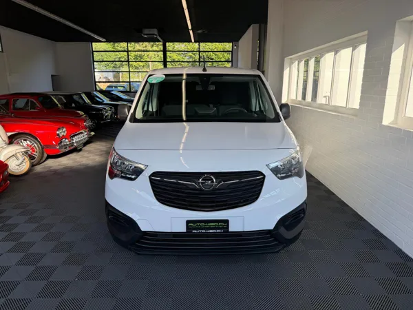 Car image 7