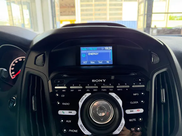 Car image 18
