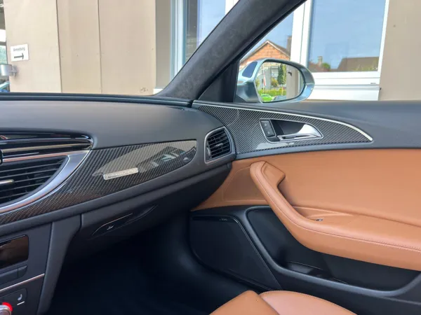 Car image 26