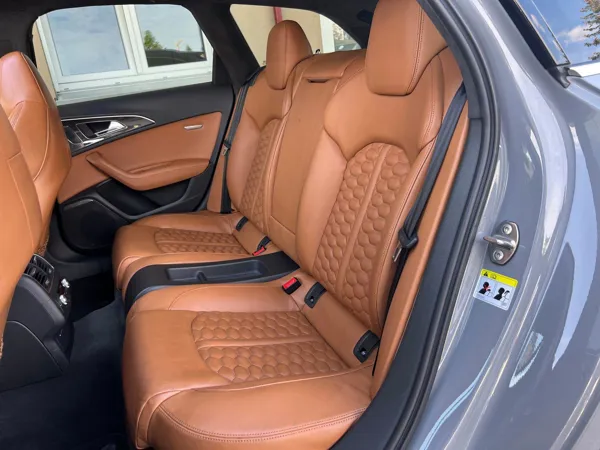 Car image 28