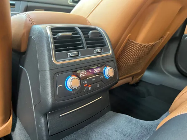 Car image 29
