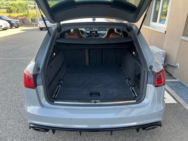 Car image 30