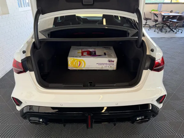 Car image 11