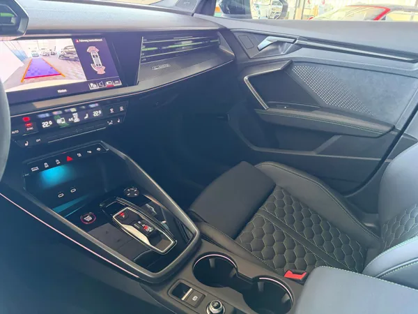 Car image 23