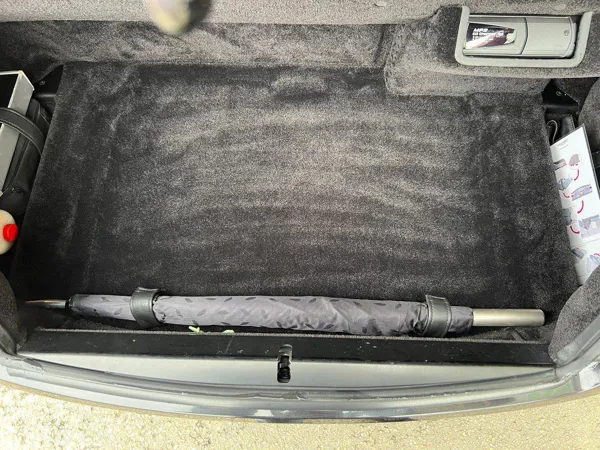 Car image 26