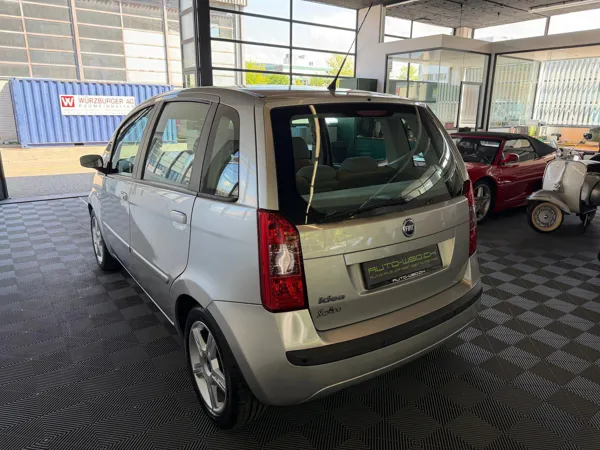 Car image 5