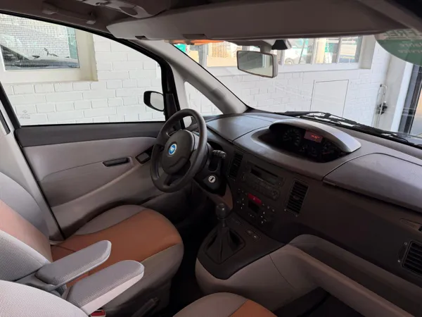 Car image 9