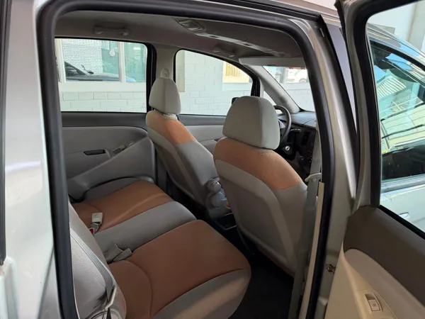 Car image 10