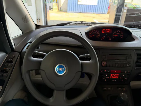 Car image 15