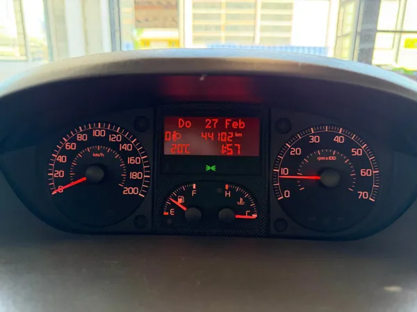 Car image 16