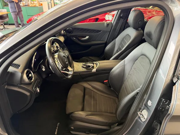 Car image 12