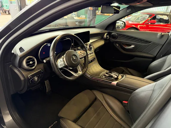 Car image 14