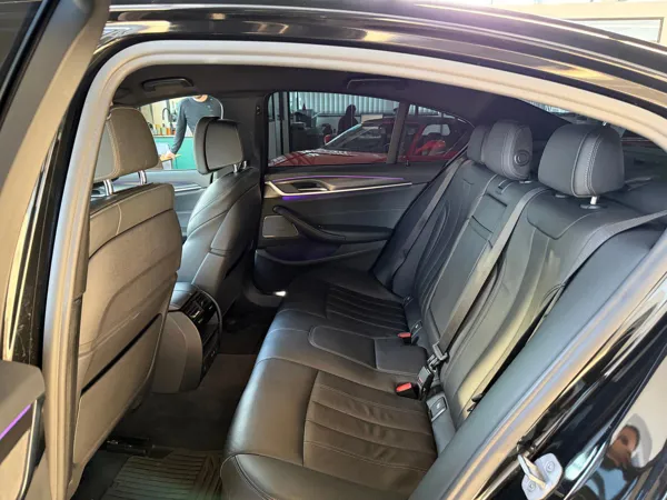 Car image 12