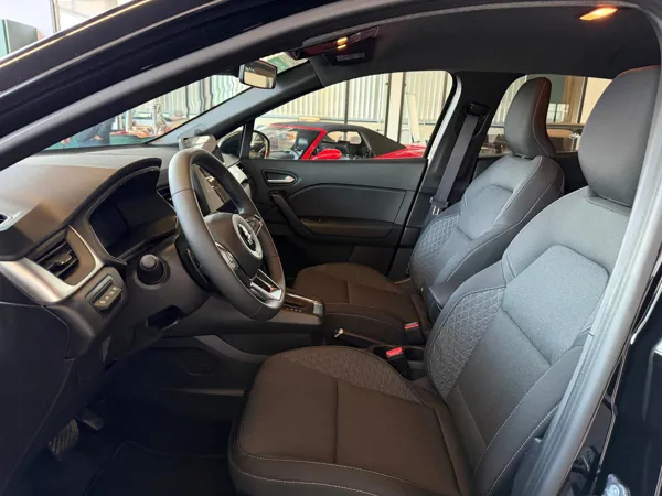 Car image 15