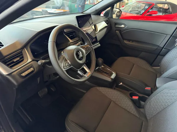 Car image 16