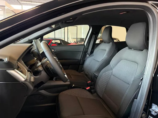 Car image 17