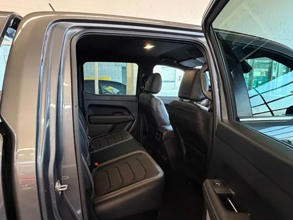 Car image 10