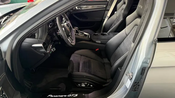Car image 15