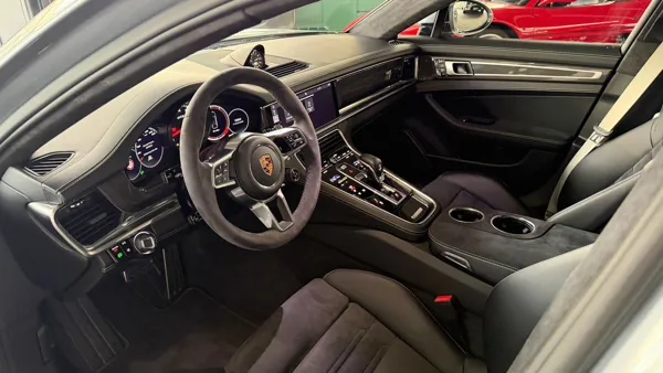 Car image 16