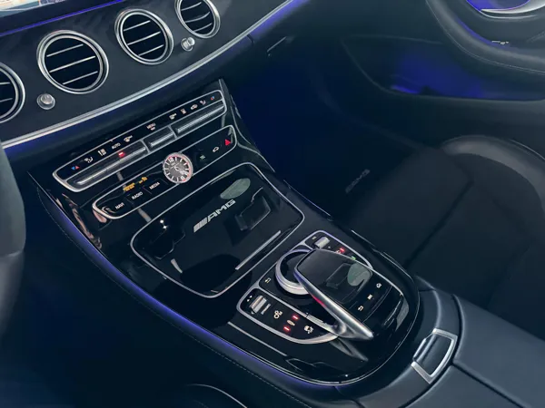 Car image 24