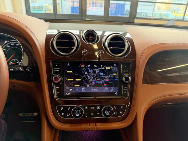 Car image 22