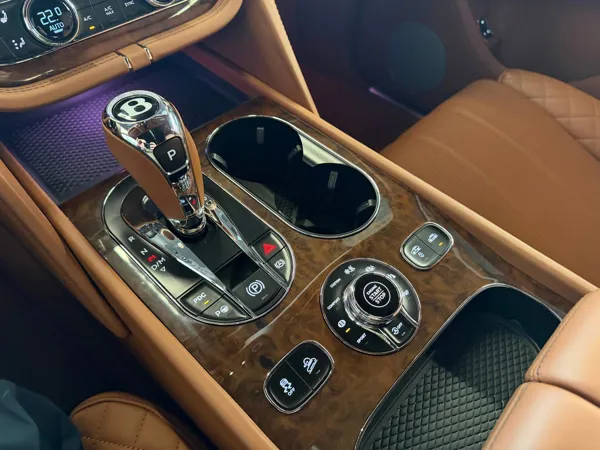 Car image 25