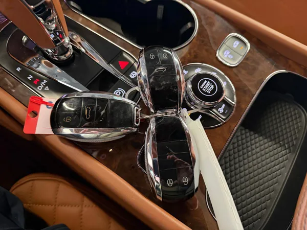 Car image 26