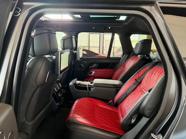 Car image 11