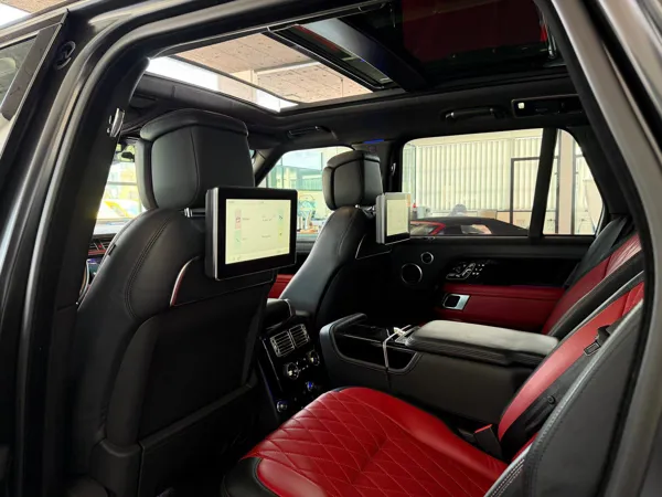 Car image 12