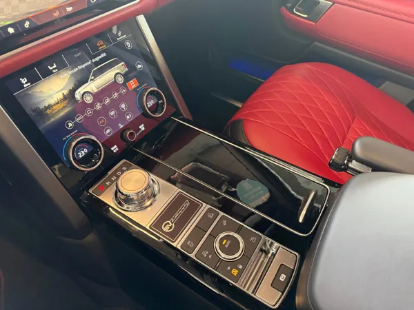 Car image 19