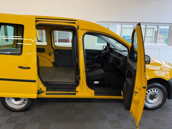 Car image 11