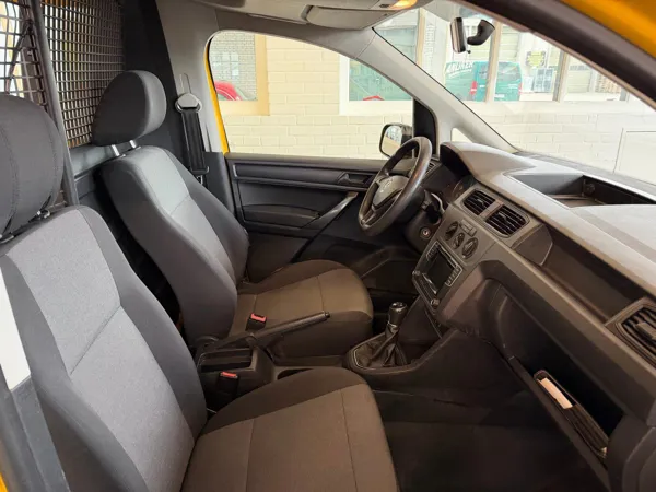 Car image 12