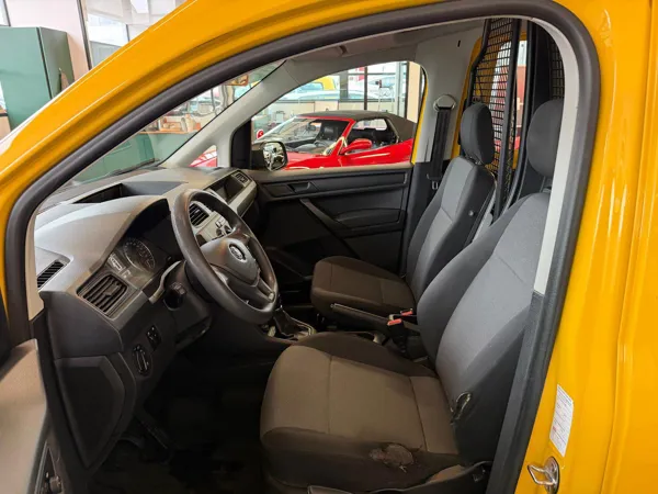 Car image 16